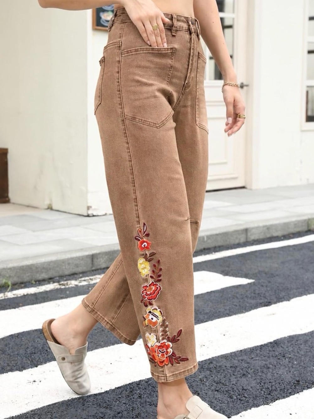 Embroidered Barrel Cropped Jeans